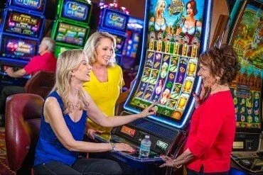 Mesa de casino com fichas
